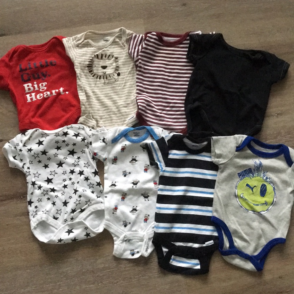 Onesies size 0-3 months bundle of 8